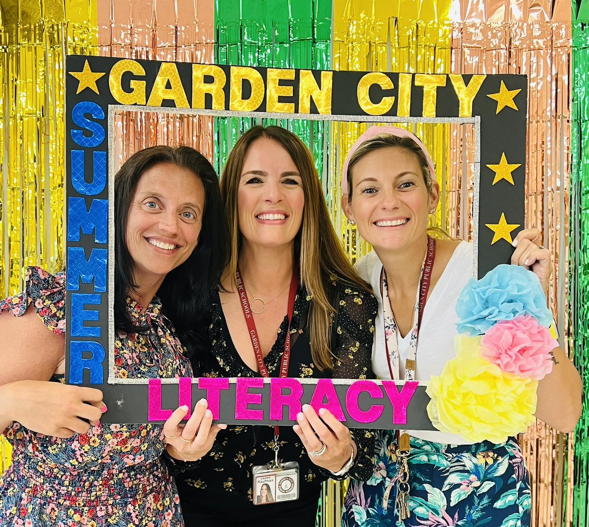 LaurenKaufmanGC's tweet photo. Teachers’ Writing Camp!! ☀️ 🏖️ 📝 Here. We. Go!! #GCGrows @LaurenQuezadaGC @HemlockGC https://t.co/Wb97pGKCGe