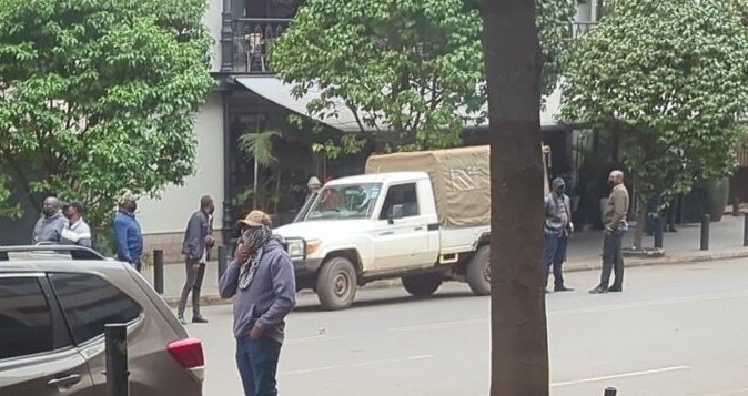Kevoh_254's tweet photo. Again, the Landcruiser 79 by rogue masked cops used to ferry bodies in Githurai. #RutoMustGo https://t.co/uyFrLw8P5q