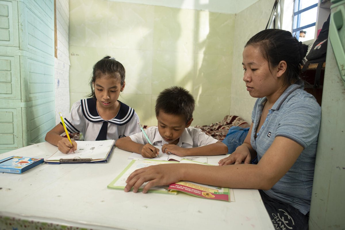 UNICEF Innocenti (@unicefinnocenti) on Twitter photo Find out how research from <a href="/UNICEFInnocenti/">UNICEF Innocenti</a> is showing how social protection systems can create transformative change for women in countries like Viet Nam. uni.cf/3Wk8hBn
#fcdo #UNICEF_vietnam Find out how research from <a href="/UNICEFInnocenti/">UNICEF Innocenti</a> is showing how social protection systems can create transformative change for women in countries like Viet Nam. uni.cf/3Wk8hBn
#fcdo #UNICEF_vietnam