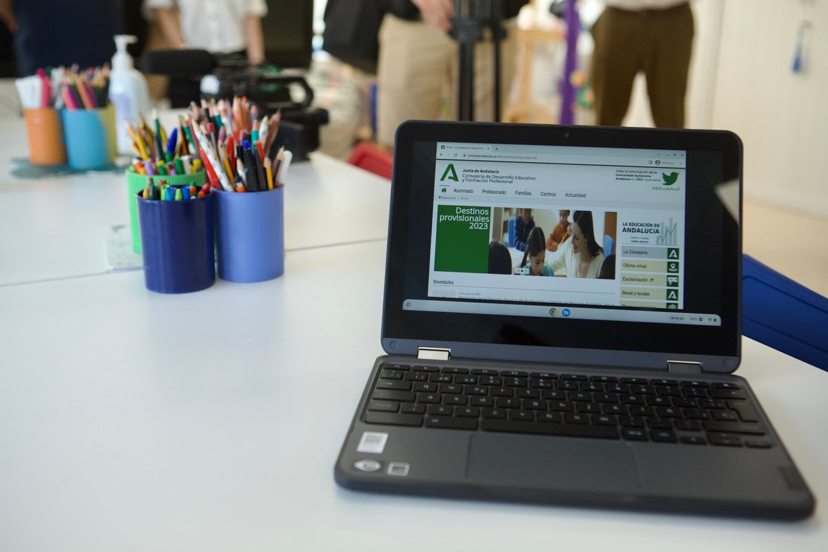 🖥 <a href="/EducaAnd/">Consejería Desarrollo Educativo y FP</a> destina más de 206 millones a la compra de dispositivos digitales y sistemas interactivos.
👉El Consejo de Gobierno toma conocimiento de las actuaciones para digitalizar el sistema educativo, con fondos MRR.
🎯Enseñanza con medios digitales en cualquier modalidad.