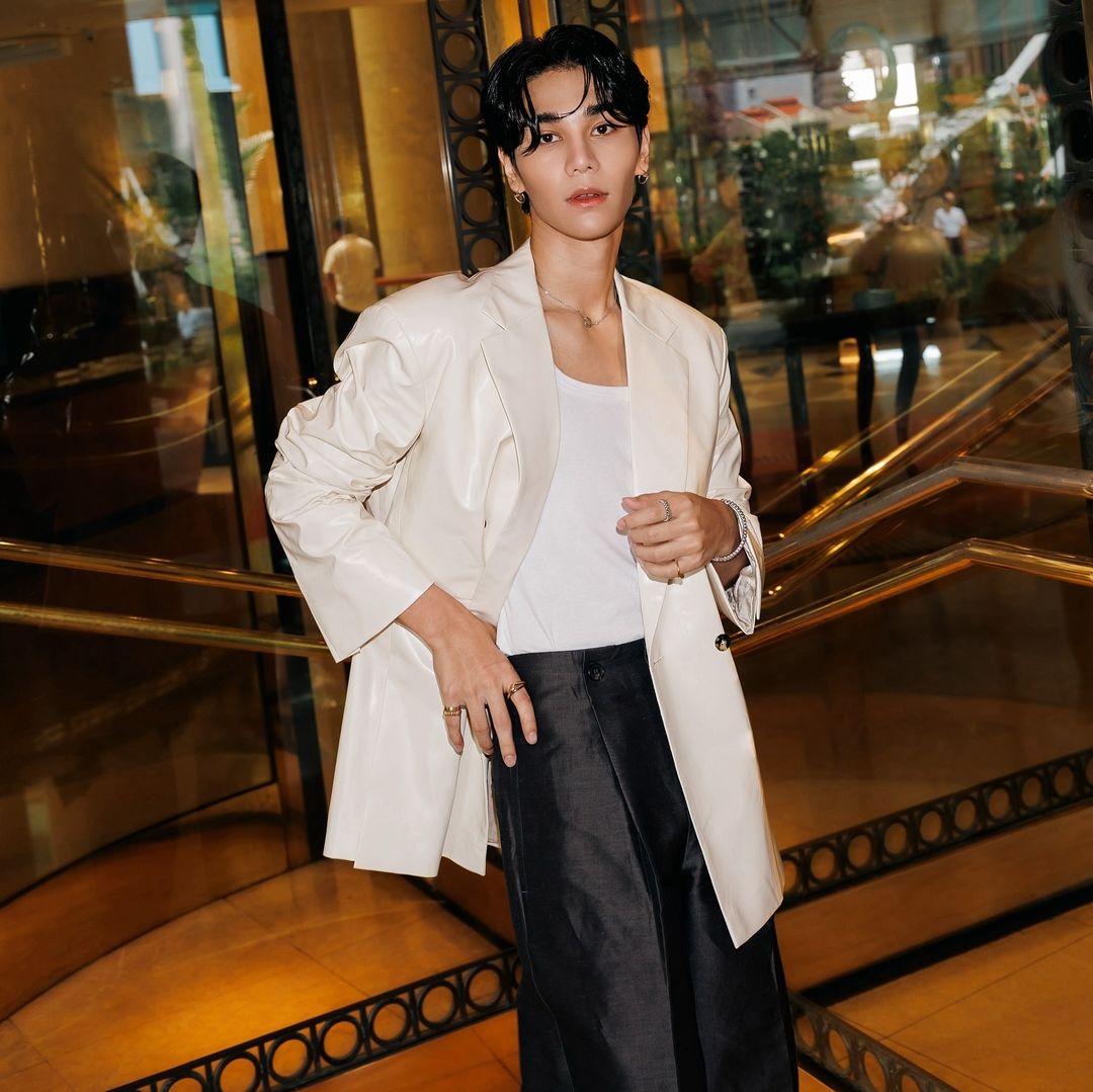 jeffsaturbrasil's tweet photo. DESLUMBRANTE! O Studio On Saturn compartilhou fotos de #JeffSatur durante o evento de celebração ao centenário da Cartier Trinity em Singapura.

📷 studio_on_saturn 
#JeffSaturxCartier
#CartierTrinity #Trinity100Celebration
#Saturdayss #StudioOnSaturn https://t.co/BkEBVEP3Lc