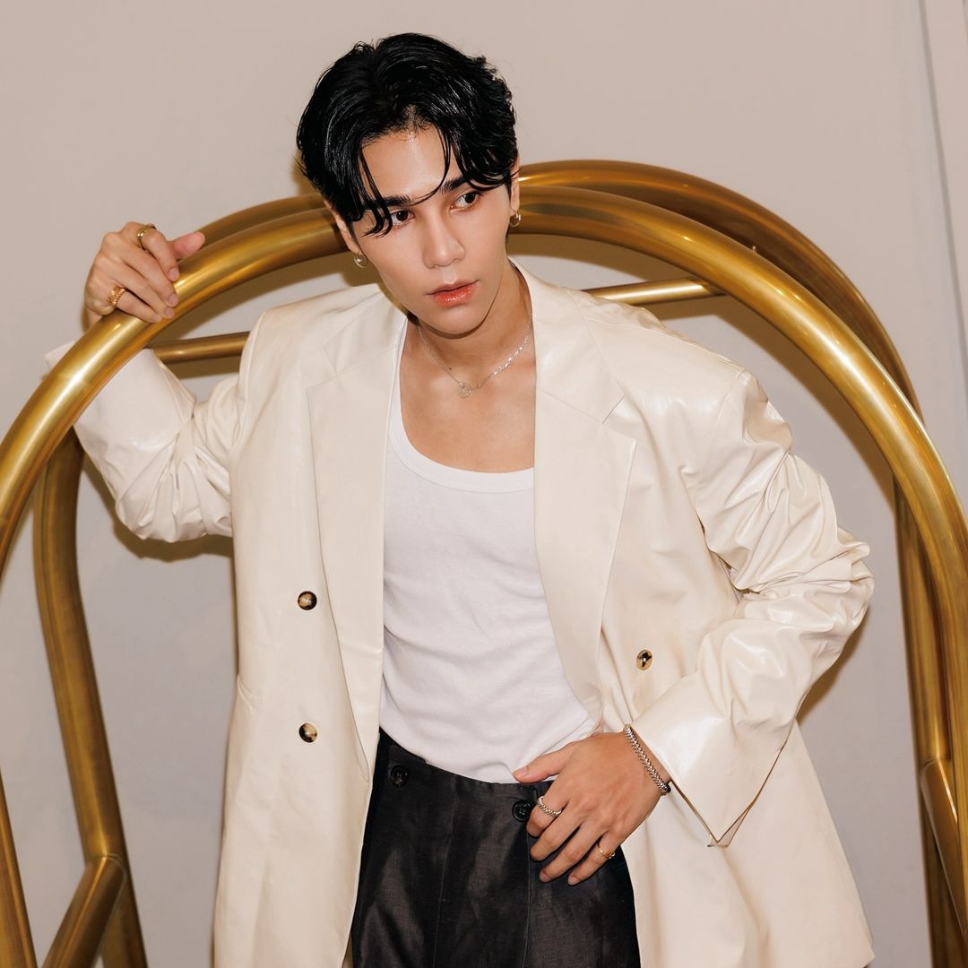 jeffsaturbrasil's tweet photo. DESLUMBRANTE! O Studio On Saturn compartilhou fotos de #JeffSatur durante o evento de celebração ao centenário da Cartier Trinity em Singapura.

📷 studio_on_saturn 
#JeffSaturxCartier
#CartierTrinity #Trinity100Celebration
#Saturdayss #StudioOnSaturn https://t.co/BkEBVEP3Lc