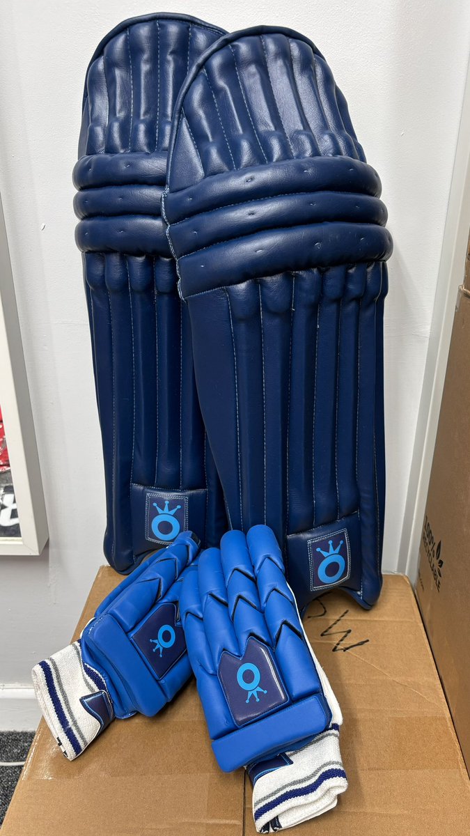 Lords__Cricket's tweet photo. 𝐌𝐢𝐝 𝐒𝐞𝐚𝐬𝐨𝐧 𝐒𝐚𝐥𝐞

Navy Pads &amp; Glove set 
Only £60

Get in touch NOW via DM. 

𝘞𝘩𝘪𝘭𝘴𝘵 𝘴𝘵𝘰𝘤𝘬 𝘭𝘢𝘴𝘵! https://t.co/XT3hlV34Yb