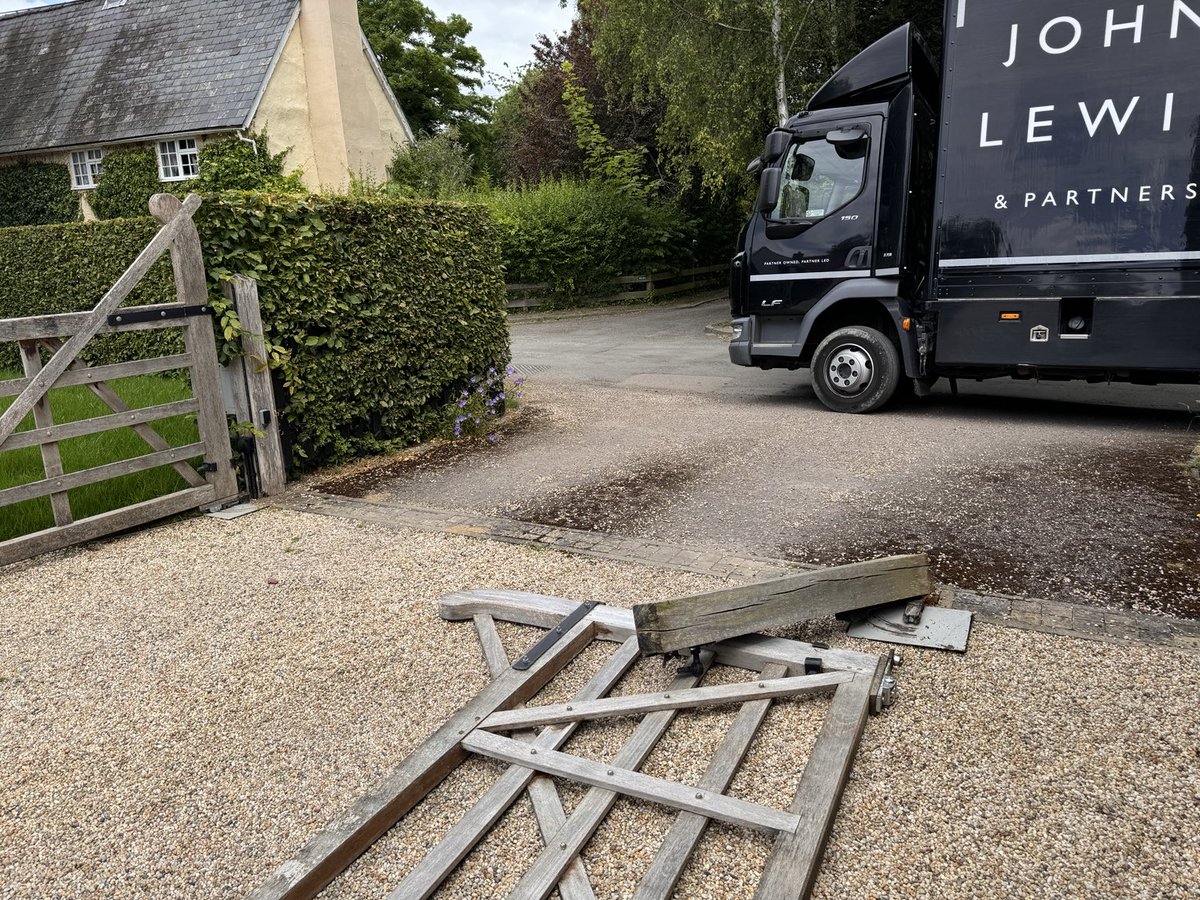 cfcprice's tweet photo. ⁦@johnlewishelp⁩ please DM me urgently, I am struggling to get any sensible comms about what is happening to get this resolved in a timely fashion #frustrated #tooslow https://t.co/TgwZFTtTEa