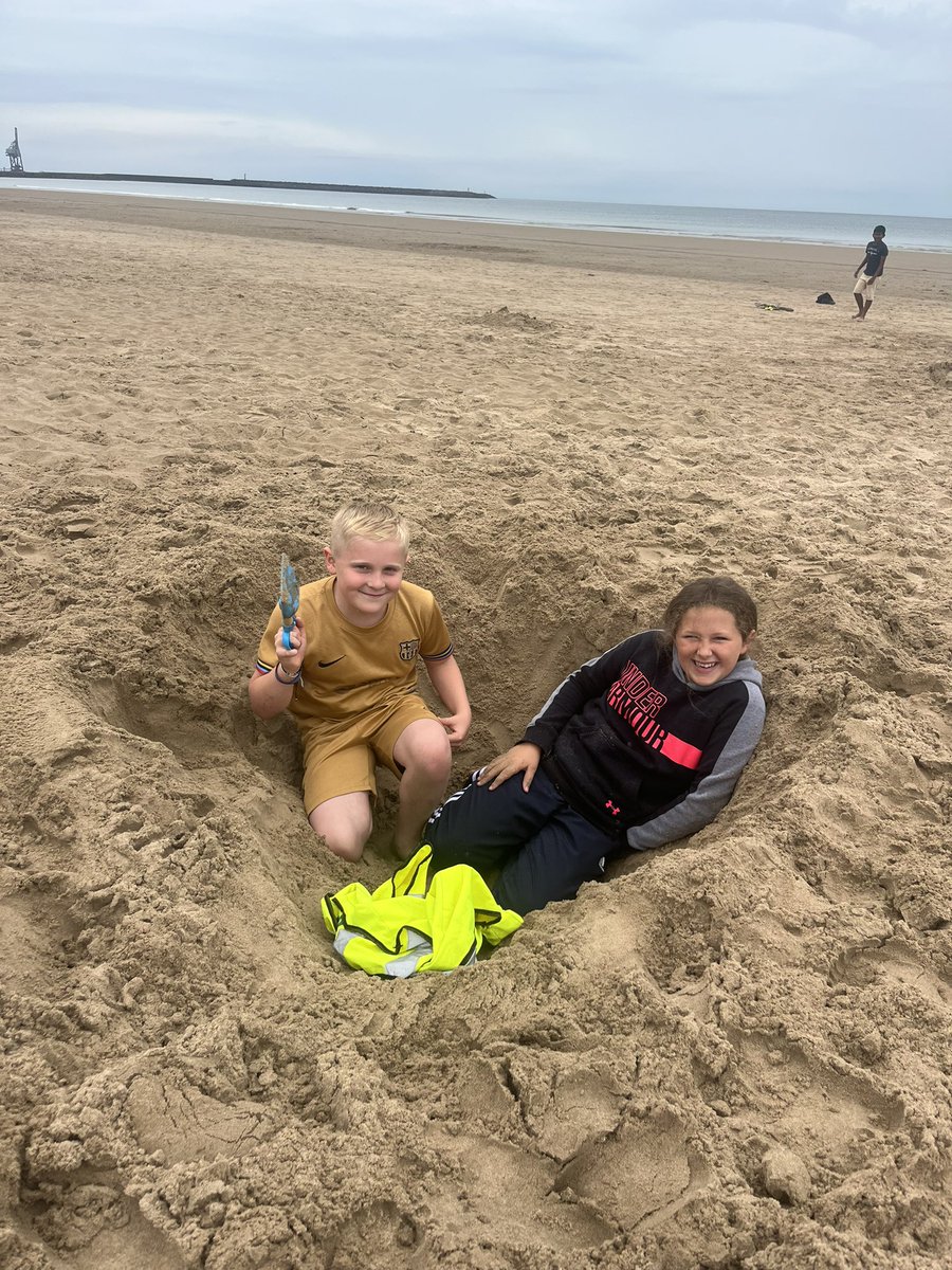 LlanFach2024's tweet photo. A brilliant last trip for Year 6 to Aberafon beach. What a way to finish off the year! https://t.co/bqLwKCn4l5