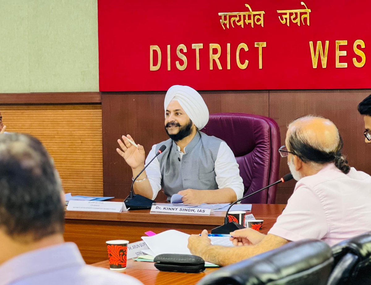 JarnailSinghAAP's tweet image. DDC West की मीटिंग कर अलग अलग विभागों के अधिकारियों के साथ ज़िले के अहम मुद्दों चर्चा की, सरकारी नीतियों को ज़मीनी तौर पर और बेहतरी से लागू करने का एक्शन प्लान तैयार कर निर्देश जारी किए..

#Development #districtdevelopment

@ArvindKejriwal @AamAadmiParty