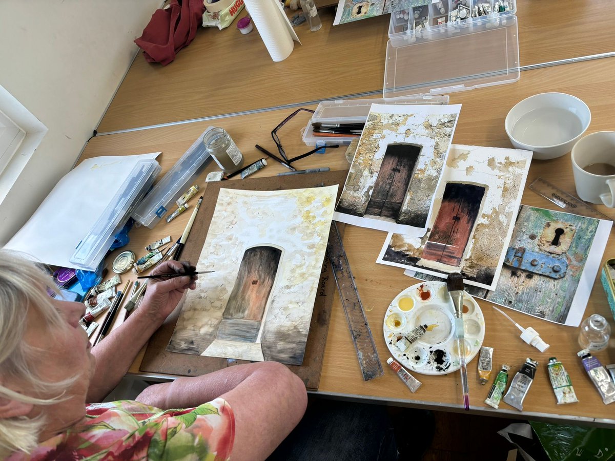 These are some examples of our students work on Kevin Scully's texture in watercolour workshop. The students worked on capturing atmospheric textures such as rusty metal, crumbling brick and plasterwork and patinated wood. They've done a lovely job
#textureinwatercolour