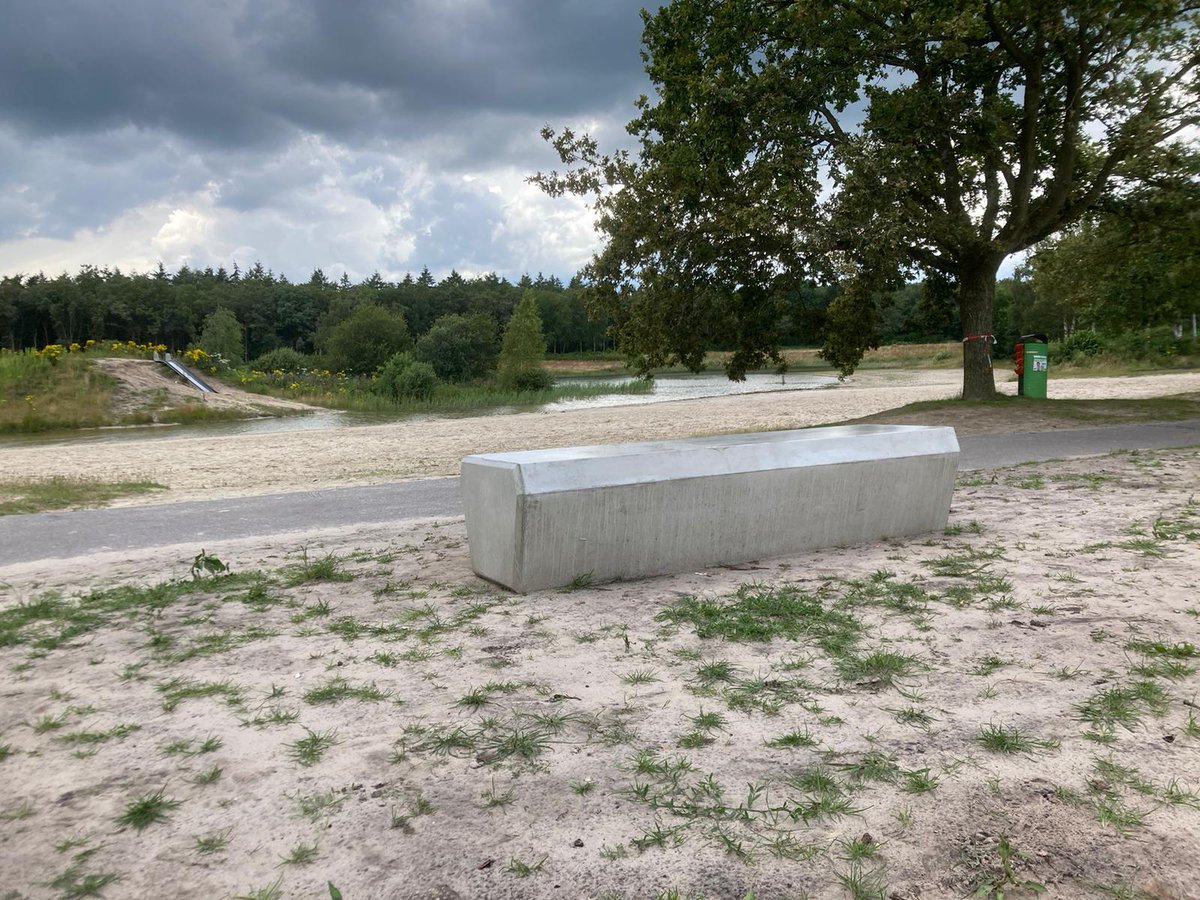 Rond de Baggelhuizerplas heeft de <a href="/Gemeente_Assen/">Gemeente Assen</a>   op veler verzoek (12) bankjes geplaatst. Fijn om tussendoor even op te rusten en te genieten van de natuur. Niet perse mooi, maar wel functioneel en vooral ook hufterproof. Hopelijk kan iedereen hier lang gebruik van maken.