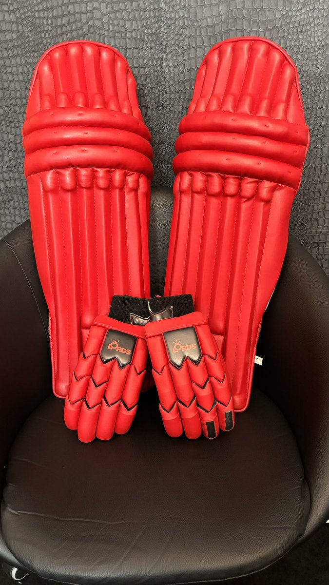 Lords__Cricket's tweet photo. 🔴 PRETTY IN RED 🔴

SOFT SET
£60 

DON’T GET YOUR MATCH PADS ANS GLOVES SWEATY, PURCHASE THESE AS YOUR “PRACTISE SOFTS” 

CONTACT VIA DM TODAY! https://t.co/svuhb2Of9s