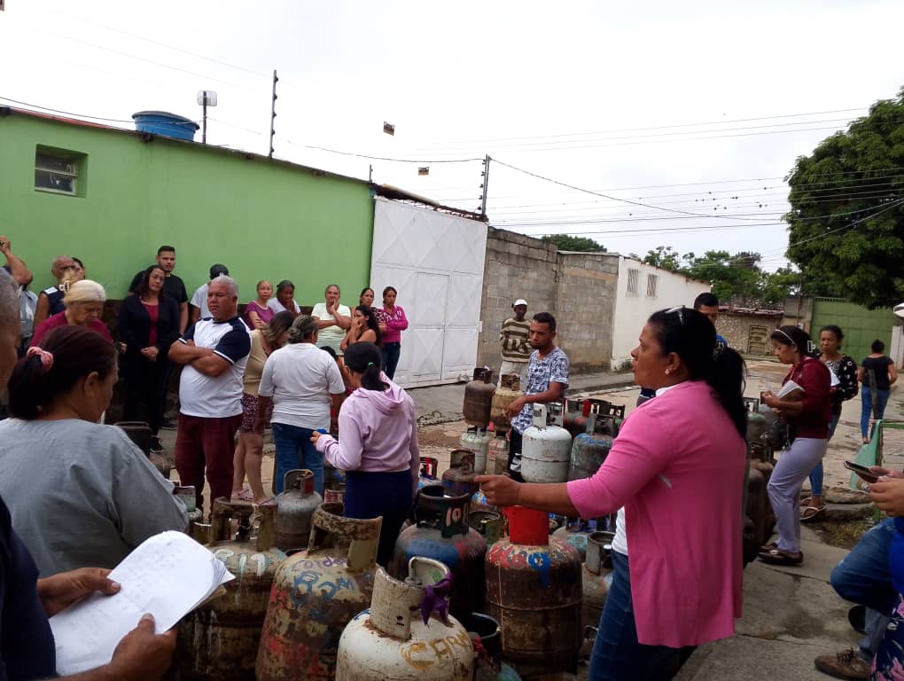 Diariamente, durante 5 años,  hemos atendido a los 14 municipios carabobeños. Somos realidad de provecho compartido con la comunidad, comercio e industria. Servimos, hacemos. Ayer distribuimos a 17.982 familias , entregamos 18.054 bombonas, despacho de 48.921 litros gas a granel