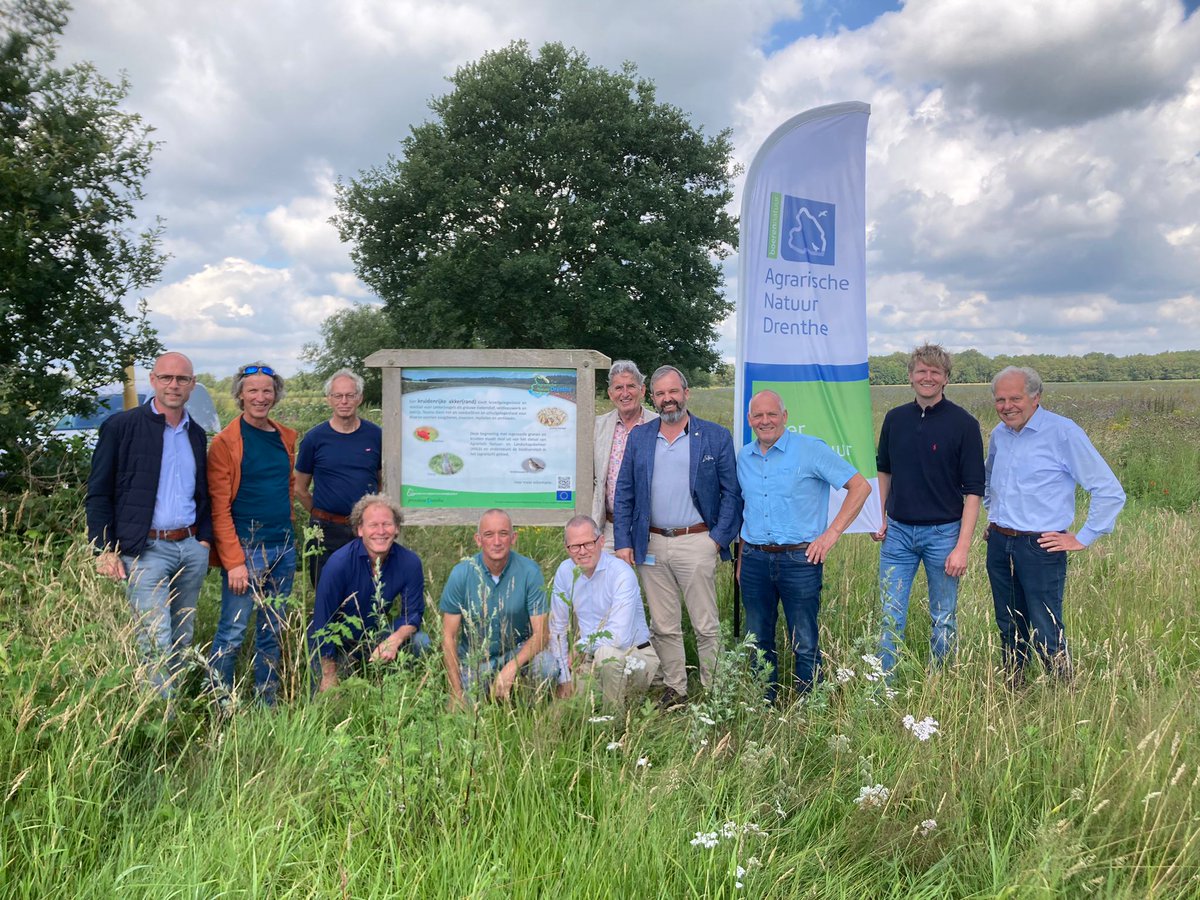 Gedeputeerden van <a href="/ProvDrenthe/">Provincie Drenthe</a> <a href="/JisseOtter/">Jisse Otter</a> en Egbert van Dijk op werkbezoek bij <a href="/ANDrenthe/">Agr. Natuur Drenthe</a>. Vruchtbare uitwisseling over actuele ontwikkelingen. Het #veldbezoek bracht een impressie van kansen voor #biodiversiteit met de Drentse boer als verbinder van landbouw én natuur. #ANLb