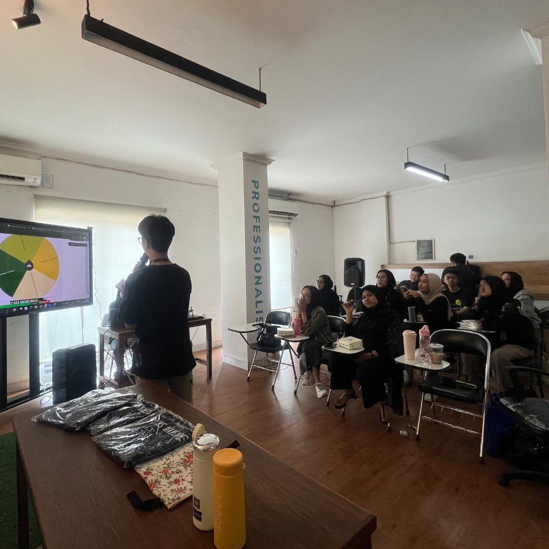 KitaProgresif's tweet image. 🔍A Glimpse of Town Hall&apos;s Moment 🔍

Yup! Setelah melewati Town Hall Department yang seru dan penuh semangat, yuk kita simak kembali momen-momen pentingnya!

#BerkaryaBermanfaat
#ProgresifProfesional