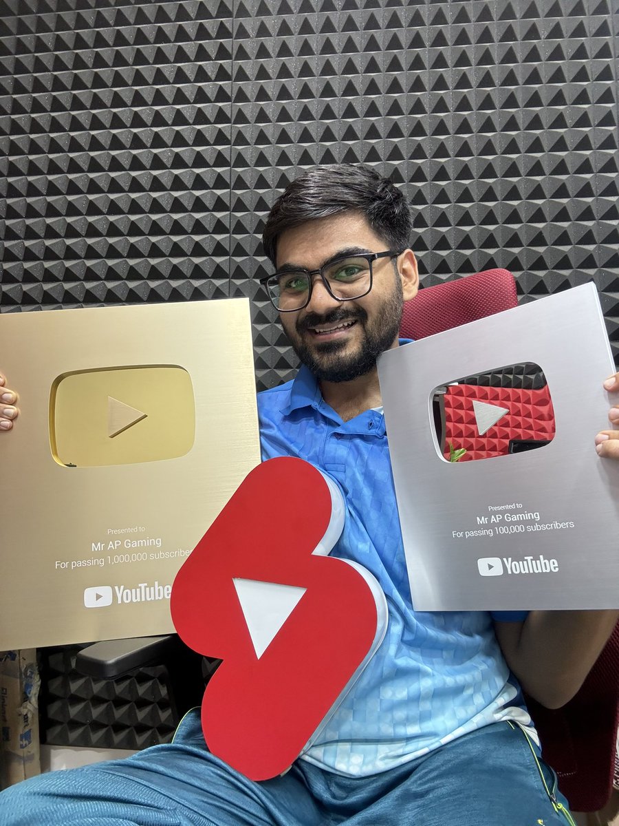 Code: AP tweet media