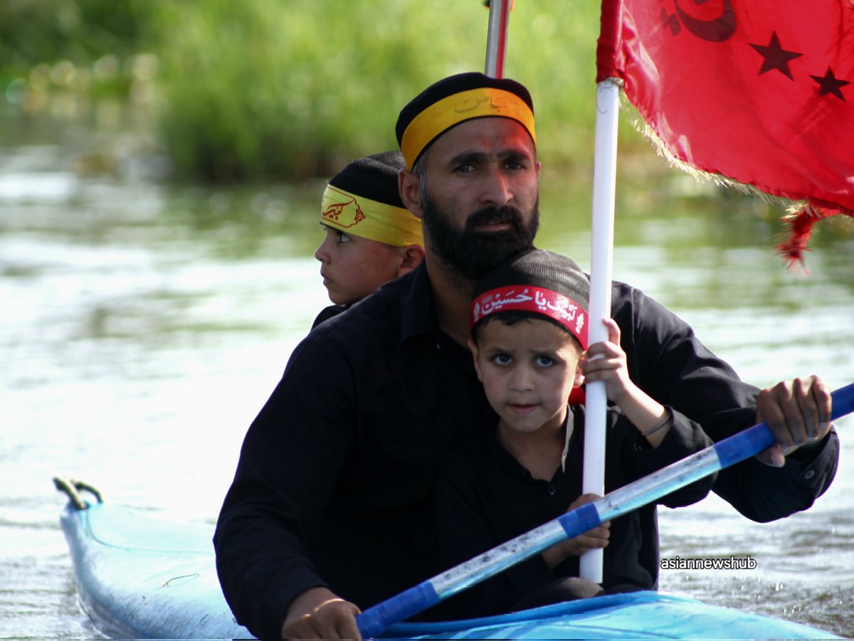 AsianNewsHub's tweet photo. 9th Muharram: A unique shikara procession in the interiors of Dal Lake, honoring faith and tradition.
Photos #SahilMir https://t.co/oCBLu9jopl