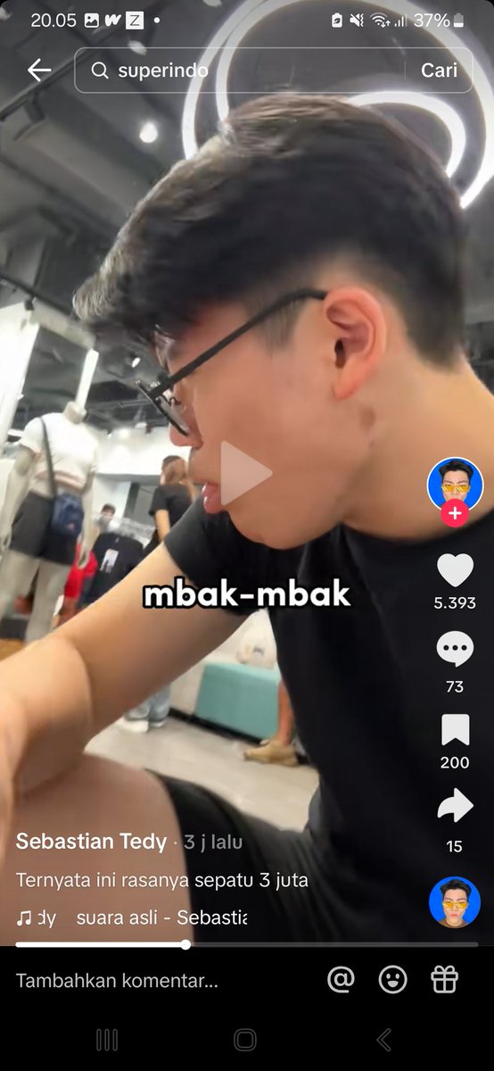 thegreateve_'s tweet photo. ini ada tiktokers asal ngomong banget bilang bau sepatu dia kayak bau ketek mbak-mbak super1ndo NGGAK SOPAN BANGET! Btw ini ak awalnya nemu di yt shorts trs ak cek di tiktok ternyata punya acc tiktok https://t.co/VurxSwOJ2y