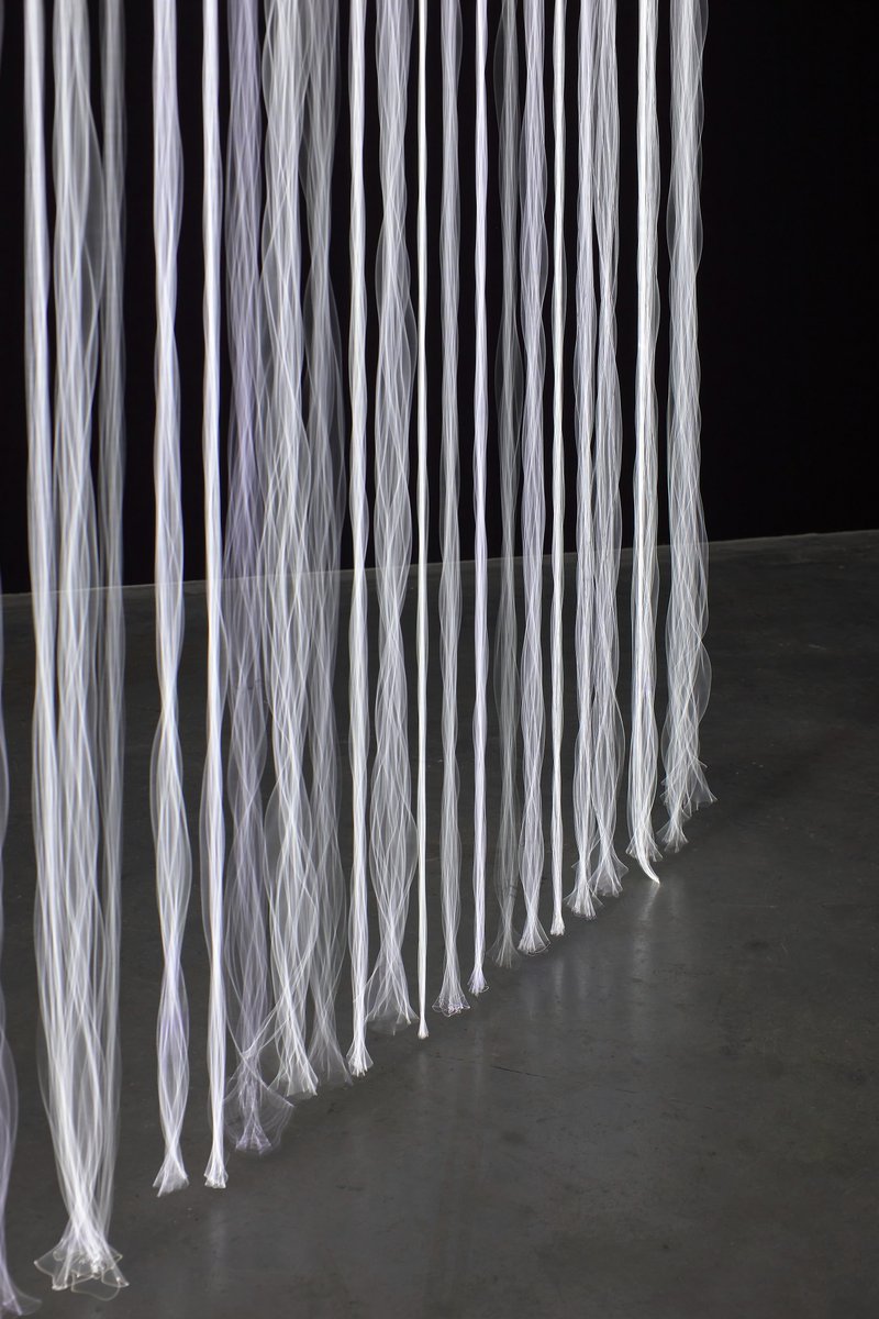 LABoral's tweet image. &apos;Cascade&apos; (2022) es una instalación sensorial e inmersiva del artista Marc Vilanova, que desvela sonidos que el oído humano no puede percibir. La pieza forma parte de la exposición ´Millennials, el arte multimedia de la Generación Y´, en LABoral Centro de Arte. 🌬️💧🕊️ #EMAP