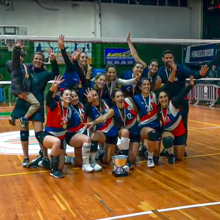CBROficial's tweet photo. 🏆¡La cuarta copa al hilo está en la vitrina! 
🏐🔥 Felicitaciones al plantel mayor de voley femenino por la obtención de un nuevo torneo Livosur.
🔵🔴 https://t.co/gFR8NtMyDk