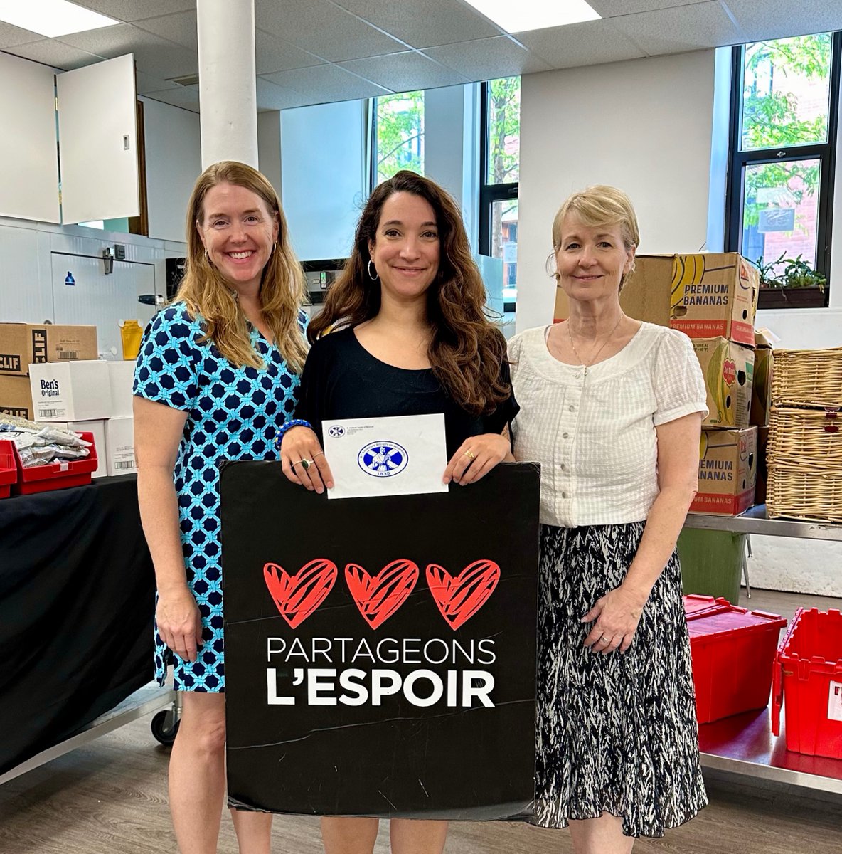 sharethewarmth.ca

On Monday morning the St. Andrew's Society of Montreal proudly donated to Share the Warmth's food bank.

🏴󠁧󠁢󠁳󠁣󠁴󠁿🏴󠁧󠁢󠁳󠁣󠁴󠁿🏴󠁧󠁢󠁳󠁣󠁴󠁿🏴󠁧󠁢󠁳󠁣󠁴󠁿

Lundi matin, la St. Andrew's Society of Montreal a fièrement fait un don à la banque alimentaire de Partageons l'espoir.