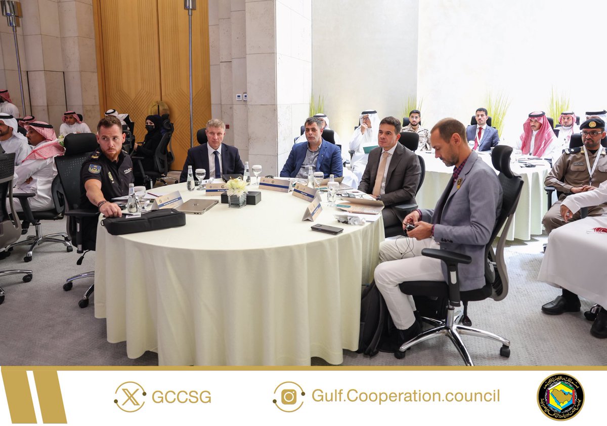GCCSG's tweet photo. الأمانة العامة لـ #مجلس_التعاون تنظم ورشة عمل الطائرات بدون طيار "المسيرة" وتأثيرها على الأمن، وذلك بالتعاون مع جامعة نايف العربية للعلوم الأمنية @NAUSS_SA.

 https://t.co/TjtOTmYhFq

#مجلس_التعاون https://t.co/s4pHNIT4MQ