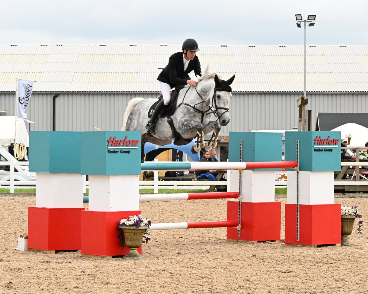 British Showjumping (@britshowjumping) on Twitter photo Arena UK played host to the final <a href="/RedpostEq/">Redpost Equestrian</a> Senior Foxhunter Second Round competition, where a hard-fought battle saw Joe Trunkfield emerge victorious aboard Joy Rushton’s 8-year-old mare, Tankardstown No Diggity.
Read more 👉 tinyurl.com/msha7wfp
📷 ATG Photography Arena UK played host to the final <a href="/RedpostEq/">Redpost Equestrian</a> Senior Foxhunter Second Round competition, where a hard-fought battle saw Joe Trunkfield emerge victorious aboard Joy Rushton’s 8-year-old mare, Tankardstown No Diggity.
Read more 👉 tinyurl.com/msha7wfp
📷 ATG Photography