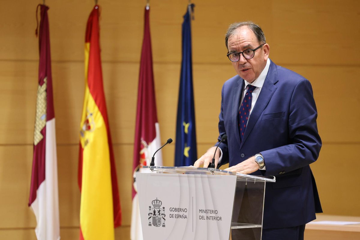 IIPPGob's tweet photo. El ministro del @interiorgob ha clausurado en #Cuenca el curso formativo del Cuerpo Superior de Técnicos de @IIPPGob
📌 Con la lección magistral del @DefensorPuebloE concluye la formación correspondiente a la #OPE2023
📌 63 profesionales han recogido el diploma acreditativo https://t.co/KAtJrzXMm2