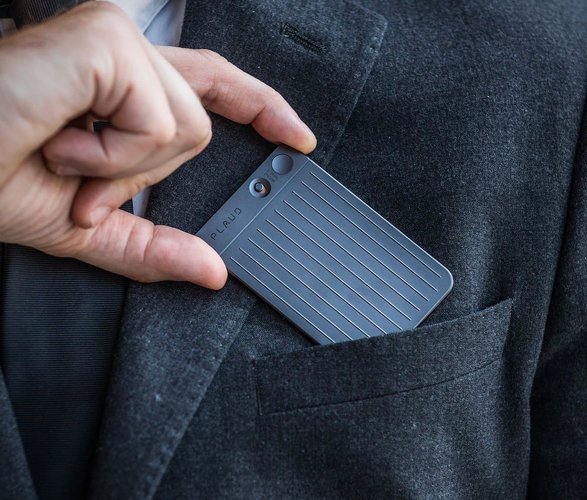 DisizYyov's tweet image. Je collectionne les gadgets IA &amp;amp; tech les plus bizarres.

Ils vont te rendre complètement fou. 

Voici mes 7 préférés (dispos sur Amazon) 👇

[1/7] Plaud Note