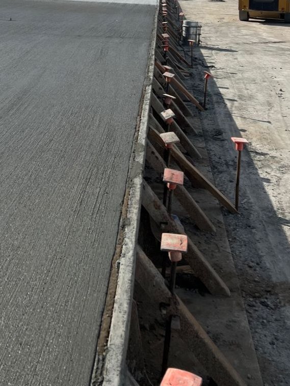 MetalFormsCorp's tweet image. Request your QUOTE today from @MetalFormsCorp#Flatwork #CurbAndGutter #pooldeck #bridge #highway #airport &amp;amp; so many other applications.  metalforms.com/concreteFormQu…… 
📷