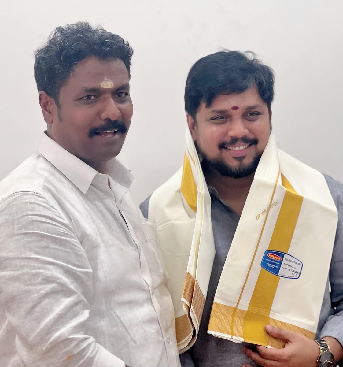 J PRAKASH KUMAR MLA (@pregashmla) on Twitter photo அன்புக்குரிய அண்ணன் திரு. கல்யாணசுந்தரம் MLA
அவர்களுக்கு இனிய பிறந்தநாள் நல்வாழ்த்துக்கள்...
🙏🙏🙏 <a href="/Pmlkkalapetpdy/">Pml Kalyanasundaram (Modi Ka Parivar)</a> அன்புக்குரிய அண்ணன் திரு. கல்யாணசுந்தரம் MLA
அவர்களுக்கு இனிய பிறந்தநாள் நல்வாழ்த்துக்கள்...
🙏🙏🙏 <a href="/Pmlkkalapetpdy/">Pml Kalyanasundaram (Modi Ka Parivar)</a>