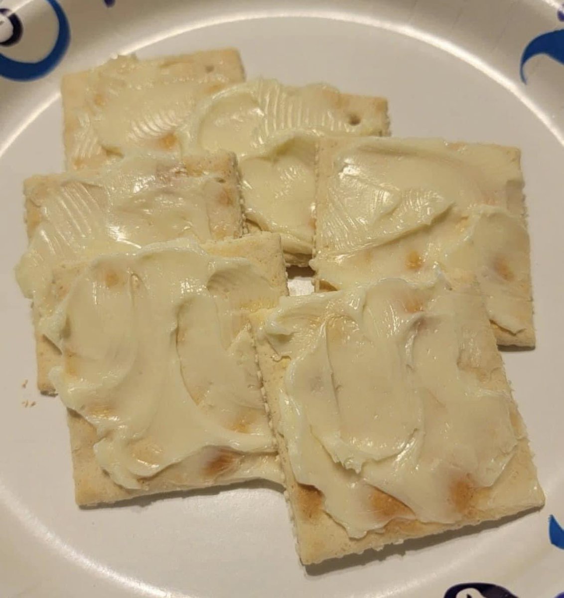 eatinerni's tweet photo. Who here butters their crackers? https://t.co/VsgdD1REjv