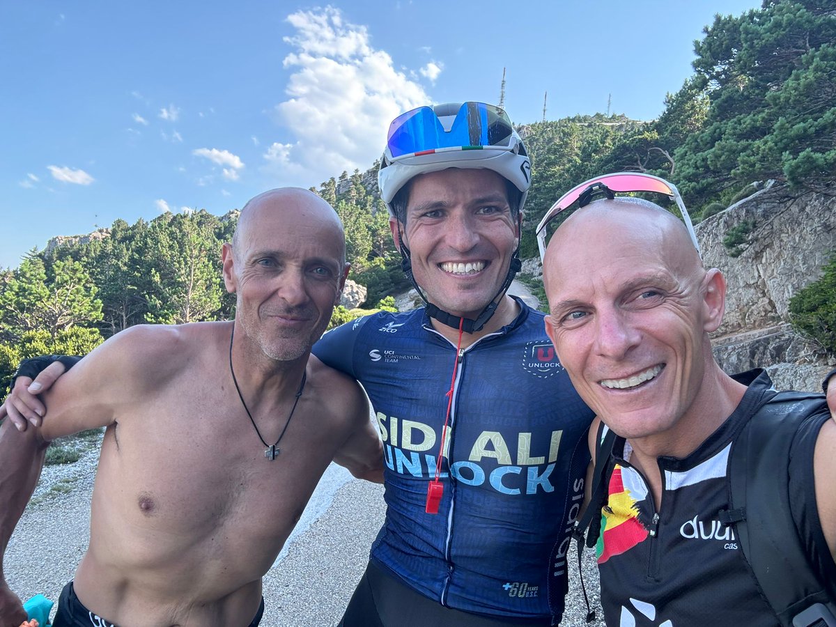 Ayer estuvimos en <a href="/classicadelebre/">Clàssica Terres de l’Ebre</a>, muy cerca de casa y con el apoyo de la familia!! Aunque era difícil lo intentamos a pie de Mont Caro para tener presencia y captar la atención de <a href="/eduardochozas/">Eduardo Chozas</a> y <a href="/Eurosport_ES/">Eurosport.es</a>, en detrimento de una mejor posición. Aún así, muy contento!! 🚴💨