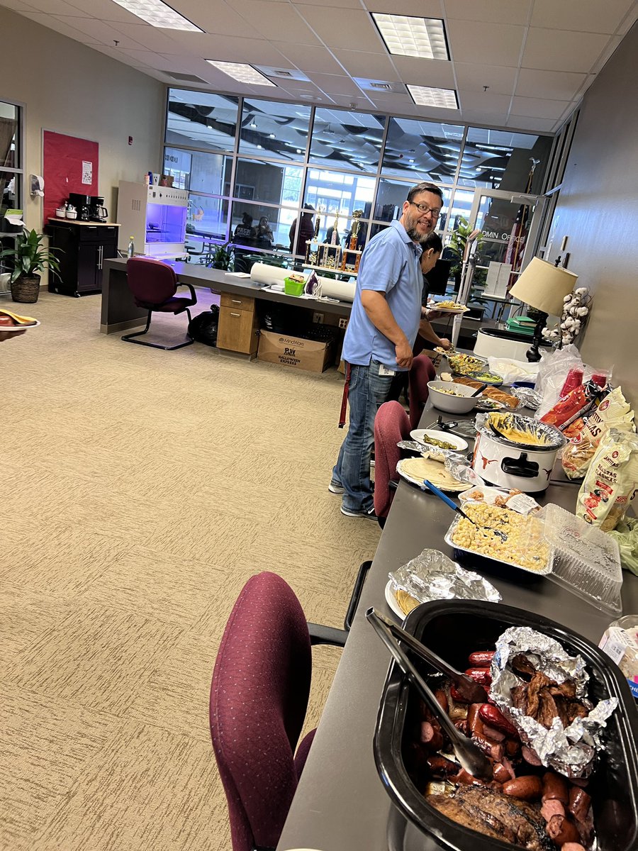 espinozam_TISD's tweet photo. Starting 2024-2025 school year the right way at #TornilloHighSchool 
#besteam
#workfamily
 #yummy
#TISDProud🫶🏼 https://t.co/K3mID9wNfO
