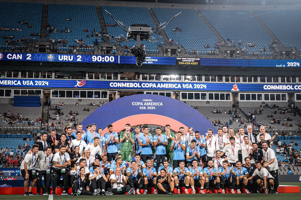 Uruguay's tweet photo. 🩵 𝙂𝙍𝙐𝙋𝙊

Un gran equipo de trabajo que luchó hasta el final para dejar al país en lo más alto.

#ElEquipoQueNosUne https://t.co/ixm7Glfh7I