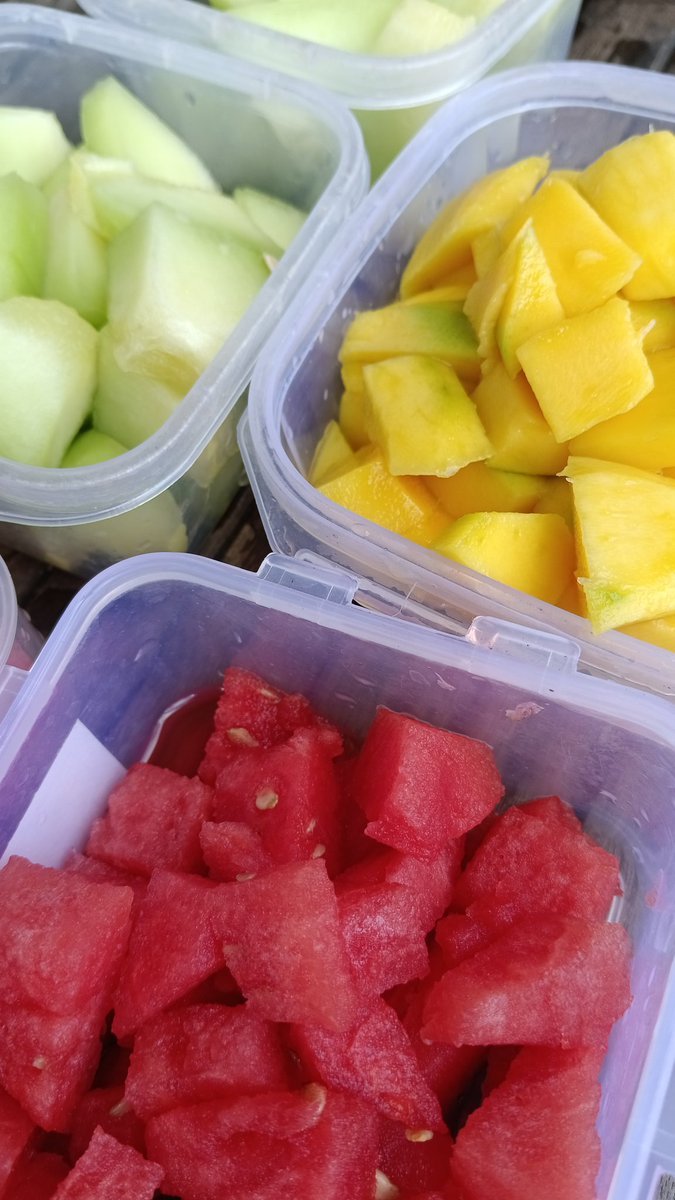 Ratrywhidya's tweet photo. @afrkml Semangka, melon dan mangga 🤍✨ https://t.co/S5ewnUgUed