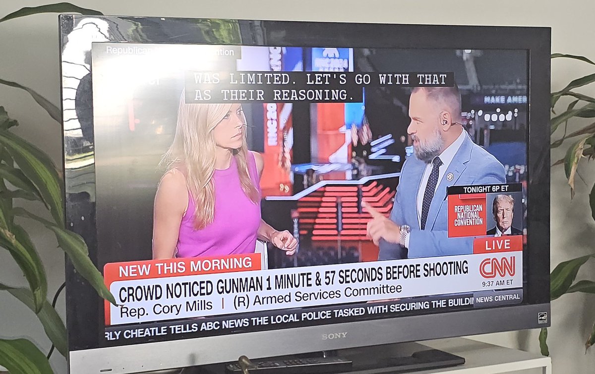 This interview is going off the rails 😱 
#cnn