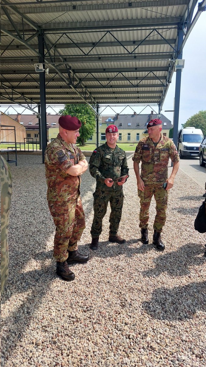 Stefano20212022's tweet photo. Gen. Masiello, Chief of the 🇮🇹 Army, is in 🇵🇱 for an official visit.
Met Ambassador @LucaFranchettiP and Gen Sokolowski #gencom
Visited the 25th Air Cavalry Brigade
Super good visit to strengthen cooperation 🇮🇹 🤝 🇵🇱
#WeAreNATO
#StrongerTogether https://t.co/EhDzQVB3op