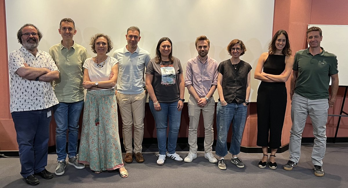LluisMontoliu's tweet photo. Terminamos hoy en el @CNB_CSIC la 6ª edición del curso #CRISPR @CIBERER con éxito de participación (salón de actos lleno y >250 online) y estupendas ponencias sobre las últimas innovaciones en edición genética y terapia génica. Muchas gracias a ponentes y participantes! 🧬✂️🌉💜 https://t.co/IwCYZOwPv8