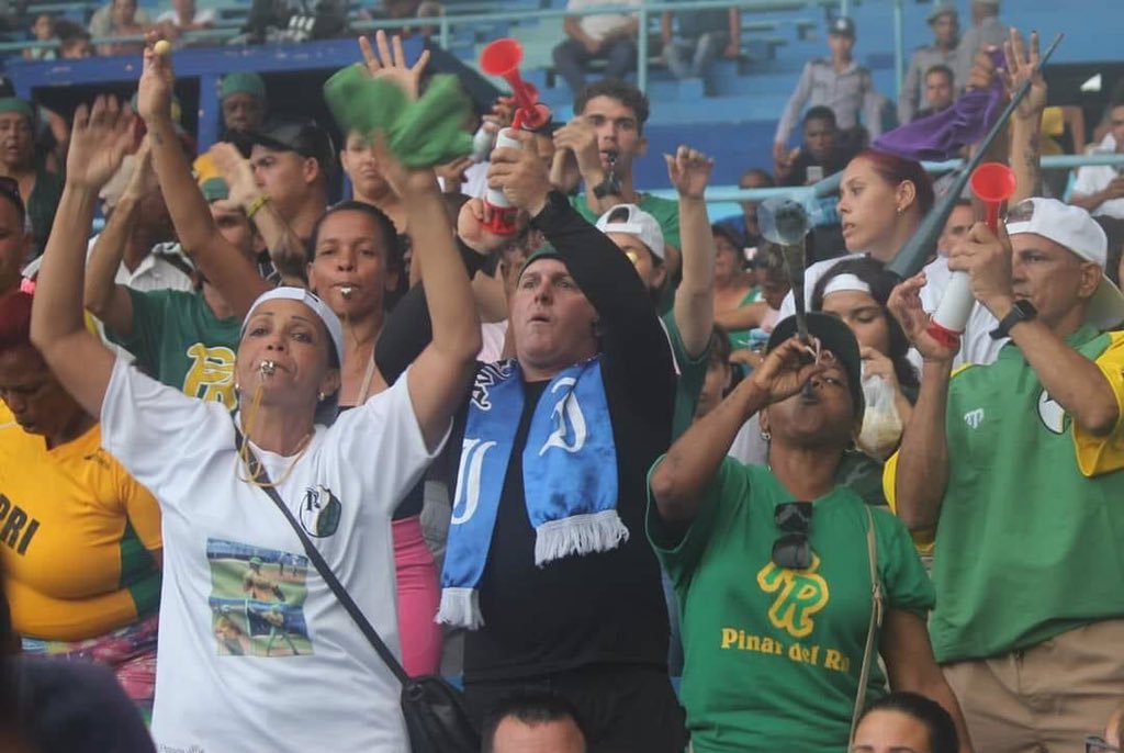 👉Que gran victoria ‼️Han demostrado dedicación, esfuerzo y entrega en cada juego. Estamos muy orgullosos de ustedes y sin dudas la victoria será nuestra en el estadio Capitán San Luis #PinarXNuevasVictorias <a href="/seguidores/">seguidores</a>.
