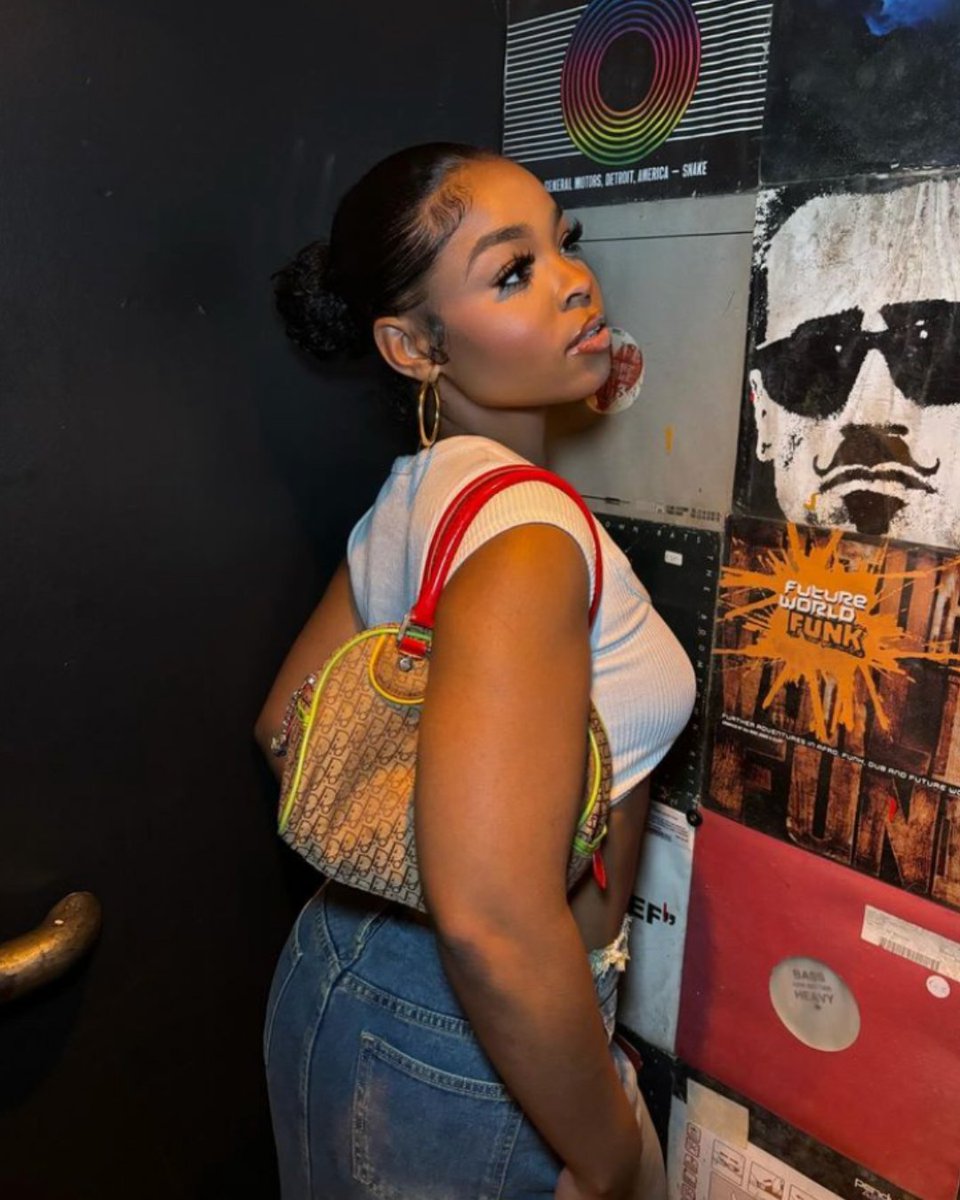 VennStRecords's tweet photo. #yousday records bar vibes ✨🎙️

Keep tagging us in your pics at Venn St. Records 😏 https://t.co/mitnBnJNOS