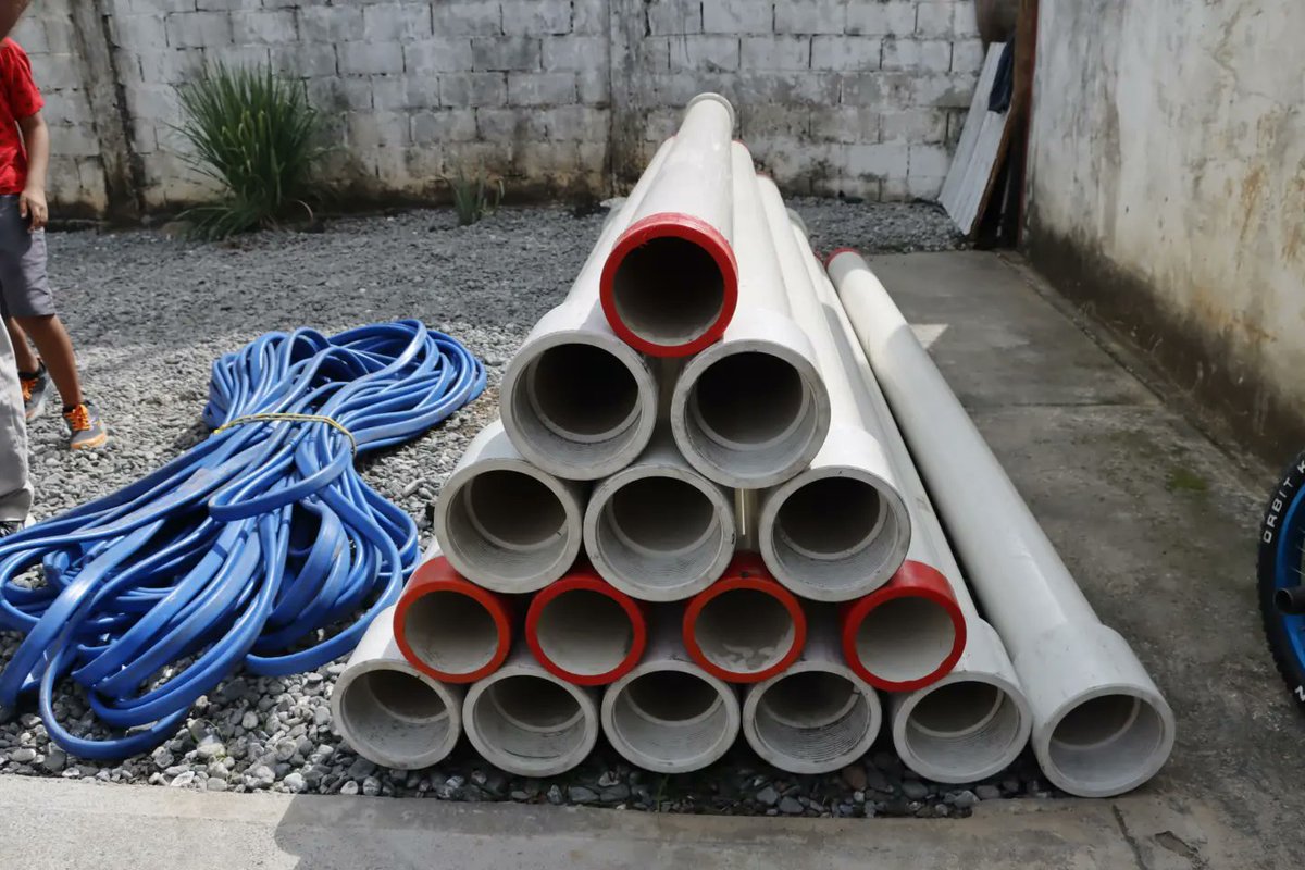 Avanzando en la consolidación de buenos servicios para el pueblo,  entregamos el equipamiento necesario para la puesta en funcionamiento del nuevo pozo de agua potable ubicado en la sede de Residuos Sólidos, que beneficiará a Negro Primero y demás comunidades del punto y círculo