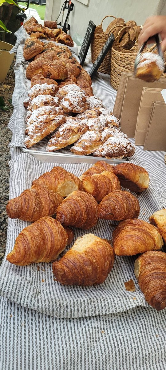 I'm thinking 1.33am please🥐🥖🧀 for my #fratl guess tonight Thanks <a href="/sophoife/">Anna Campbell</a> 😀 Enoying our <a href="/toursnacks/">toursnacks</a> Cook Islands style #sbstdf