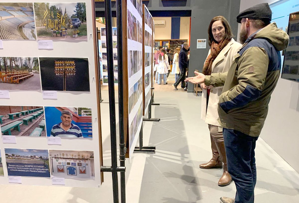 "Ayer visité la muestra <a href="/CanchasUruguay/">Canchas de Uruguay</a> en el Museo del Fútbol junto a su autor Chris Boyd Taylor, quien se encuentra en Uruguay a través de una beca Fulbright Scholar <a href="/FulbrightUY/">Fulbright Uruguay</a>. Sigo aprendiendo acerca del fuerte vínculo de la sociedad uruguaya con el fútbol mientras me