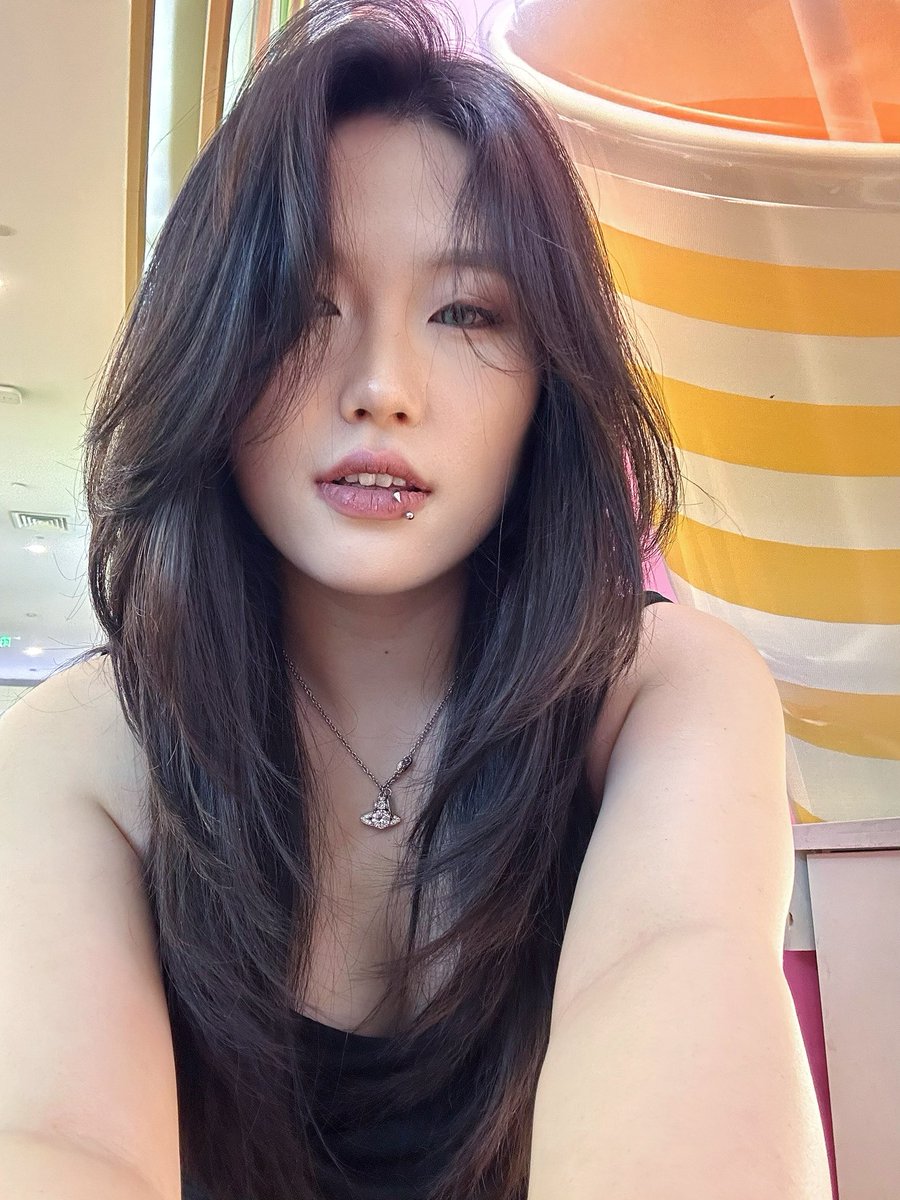 M_o7Ls's tweet photo. #美女坏女人 剪了漂亮发型 https://t.co/g1R8wMgkzQ