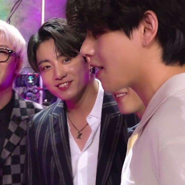 thvjk_4ever's tweet photo. Jungkook being THAT type of boyfriend for taehyung — a #taekook thread; https://t.co/NhCxTVqAxX