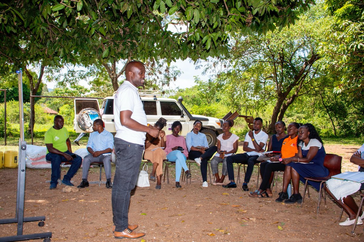 LVCTKe's tweet photo. Kihoma Young Women Group from Homa Bay County's South Kasipul Ward has been trained in goat farming. They now have the skills to construct a goat barn, grow fodder, and prepare silage. They are optimistic this initiative will enhance food security for their households. #BeyondHIV https://t.co/TQHRxZQSoE