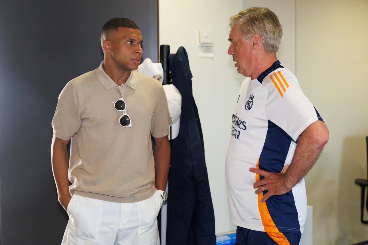 Carlo Ancelotti (@mrancelotti) on Twitter photo Bienvenido al mejor club del mundo.
Bienvenido a tu casa, Kylian.
HALA MADRID!
<a href="/KMbappe/">Kylian Mbappé</a>
<a href="/realmadrid/">Real Madrid C.F.</a> Bienvenido al mejor club del mundo.
Bienvenido a tu casa, Kylian.
HALA MADRID!
<a href="/KMbappe/">Kylian Mbappé</a>
<a href="/realmadrid/">Real Madrid C.F.</a>