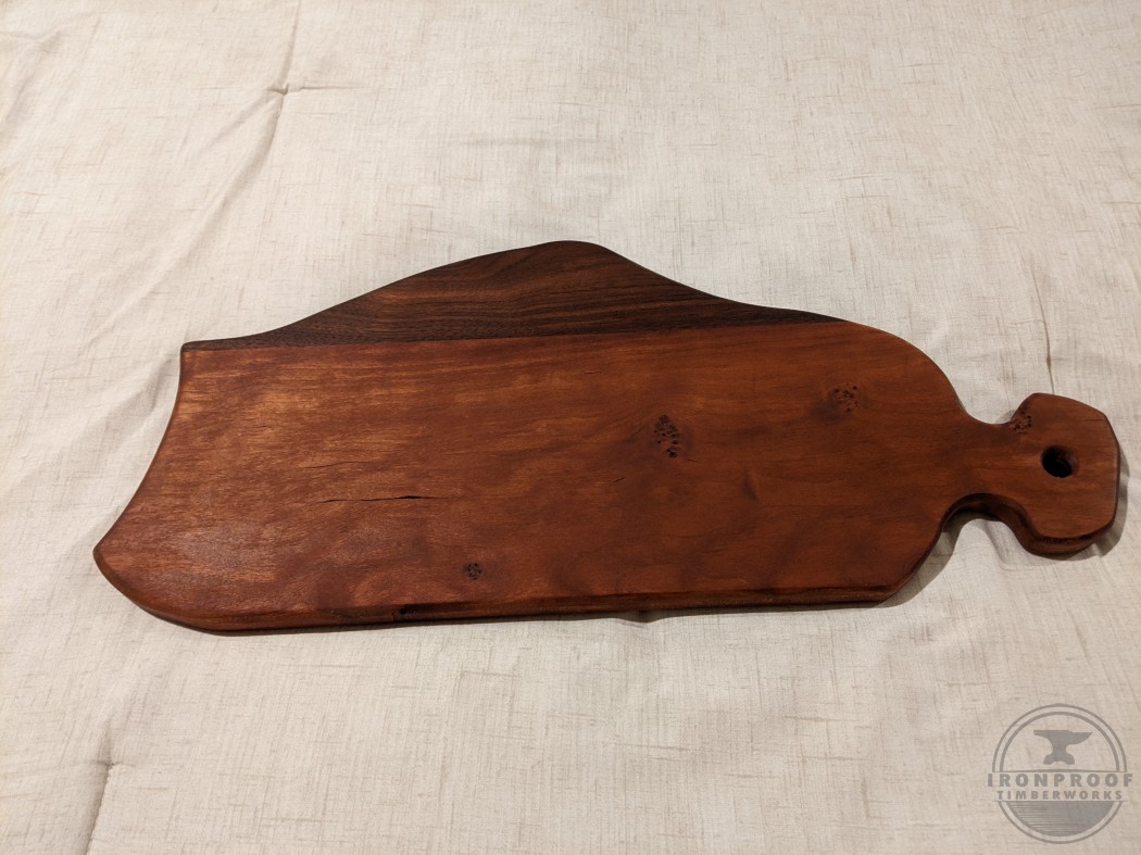 ironprooftimber's tweet photo. Always fun making charcuterie boards with nice contrasting wood. Cherry &amp; Walnut for the win ;) ;)

#ironprooftimberworks #charcuterieboard #woodworking #walnut #cherry #freehand https://t.co/AlMnUaEAwG