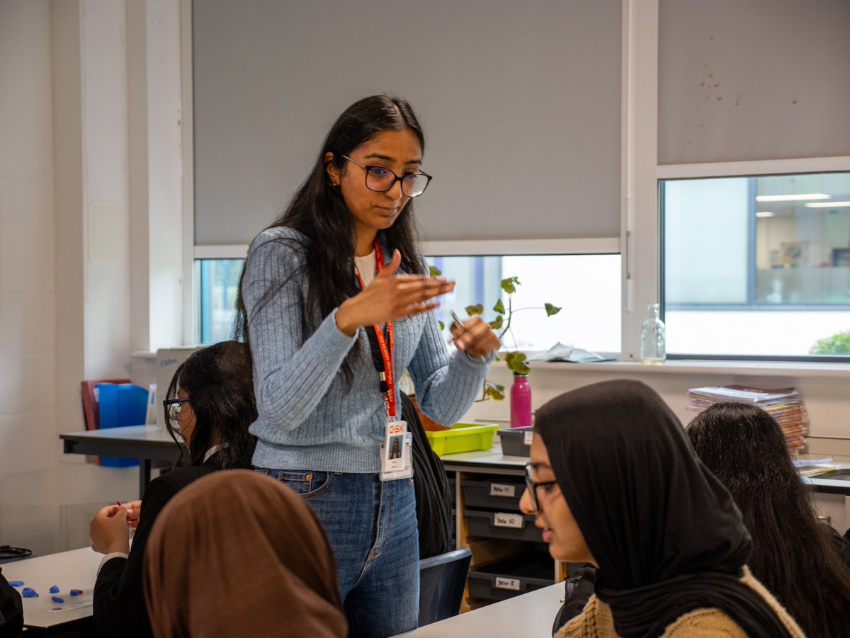 CHSG_Careers's tweet photo. It's been a whole week since we launched our Careers in the Curriculum day here at @Challney_Girls . A huge thank you to Hamnah Baig (medical AI), Dr Ayesha Malik (Silsoe dental) and Radka Nakum (@GSK) for attending and sharing their insight. #womeninSTEM #Benchmark4 @ChilternLT https://t.co/7uTtuHIU3G