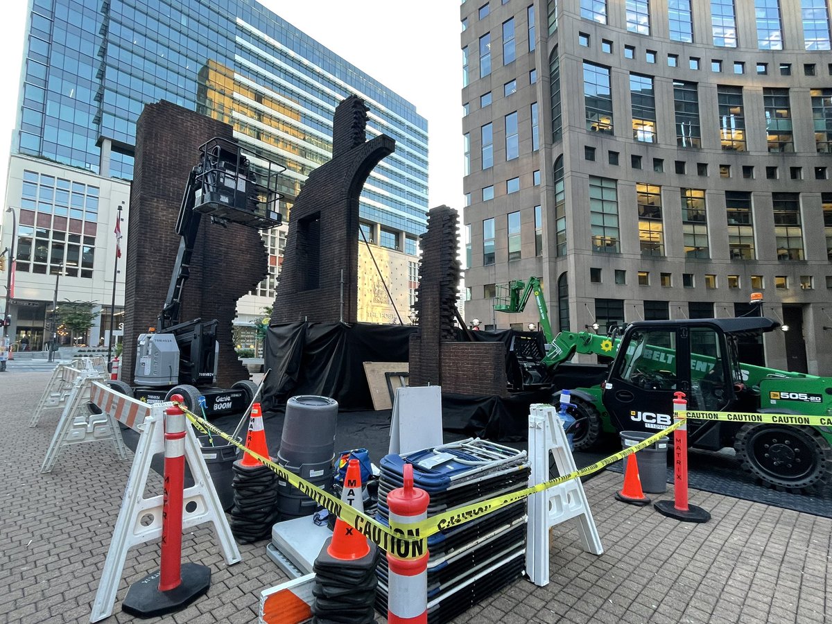 aylaw09's tweet photo. Apple TV’s Firebug is filming in downtown Vancouver - right on the grounds of the Central library.  Wednesday, July 17th,  will have the green screens and actual filming.  I wonder which actors will be there?  @YVRFilming #vancouver #filming #hollywoodnorth https://t.co/npZKXZZ8TS