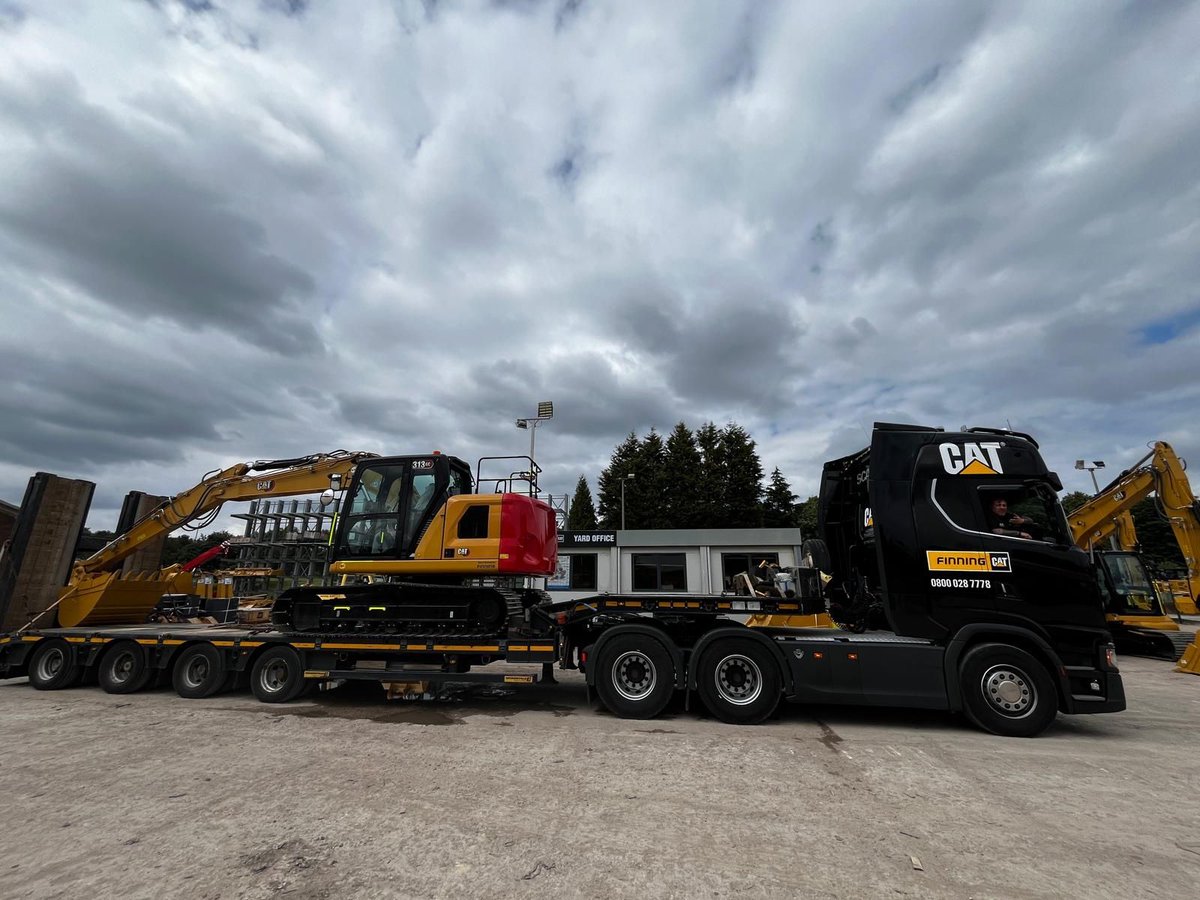 FinningNews's tweet photo. 5 brand-new Cat® 313 GC Excavators finished off with @Prichard Holdings Ltd distinctive red counterweight 🔴 delivered and ready to work 💪
#LetsDoTheWork #NewCatMachine @Thomas Iwan Jenkins https://t.co/4hqbTL3oOg
