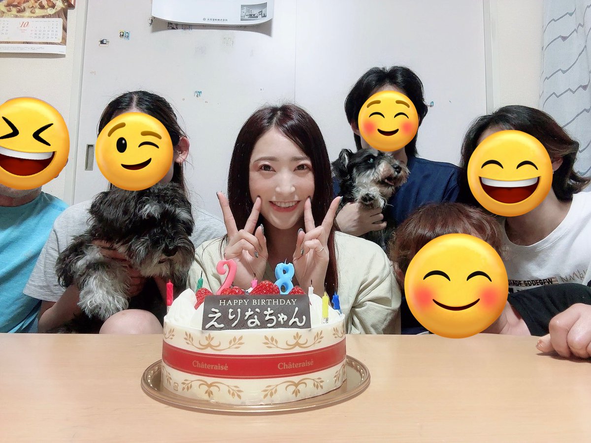 erik_you's tweet photo. 今日で28歳になりました❤️
カウントダウンは家族と
誕生日はじゅりさんと過ごしてます❤️
幸せです❤️❤️❤️ https://t.co/foSDnjENy6